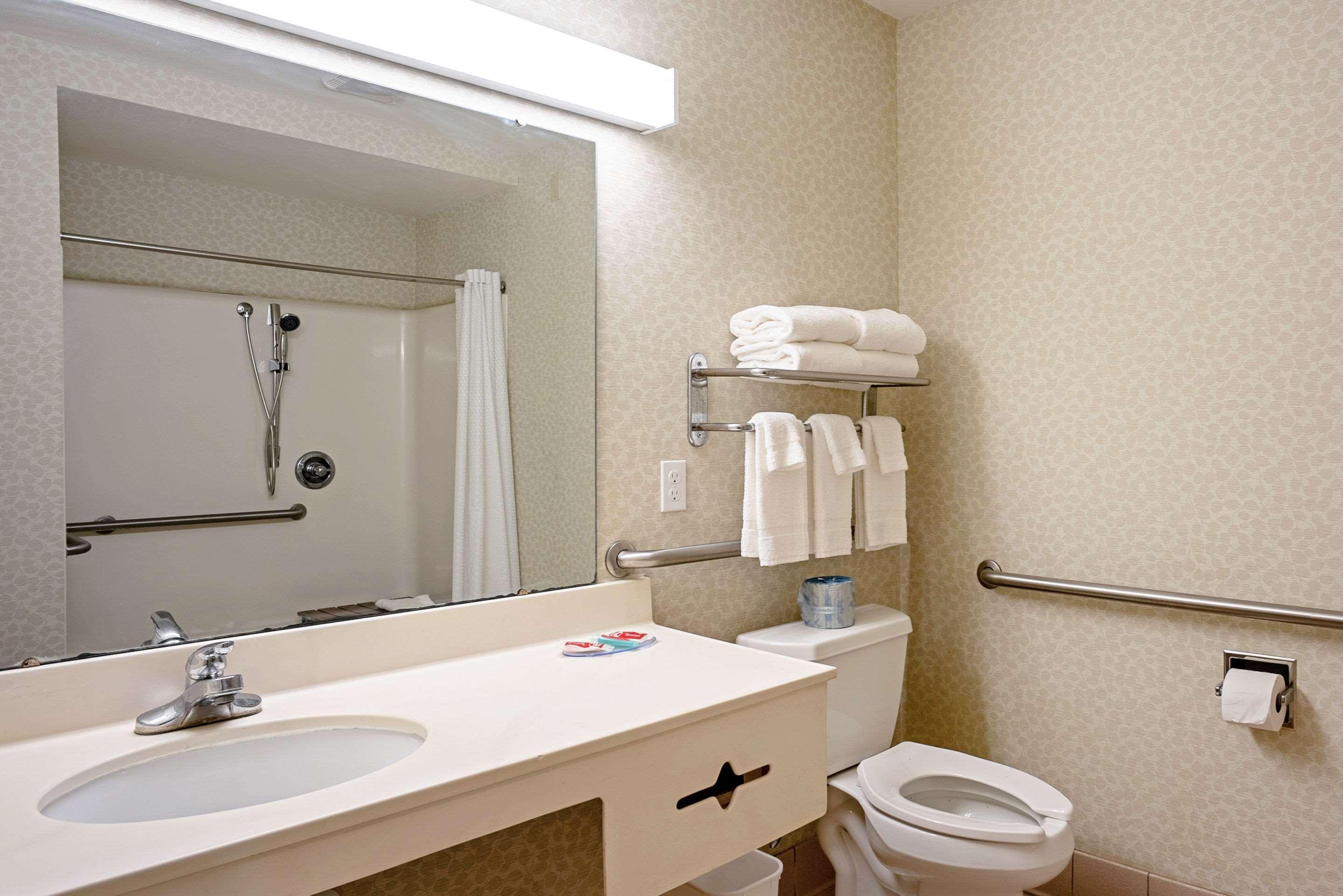 Quality Inn Frontier At Us Hwy 30 Clinton Esterno foto