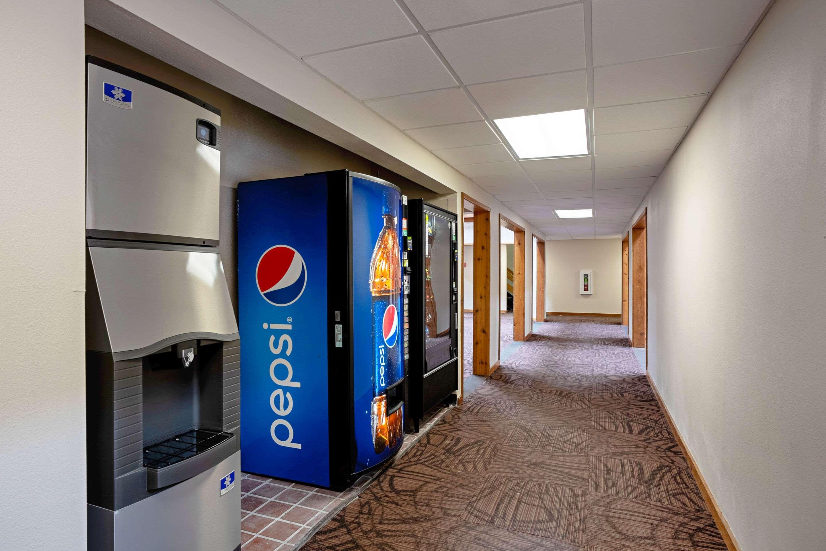 Quality Inn Frontier At Us Hwy 30 Clinton Esterno foto