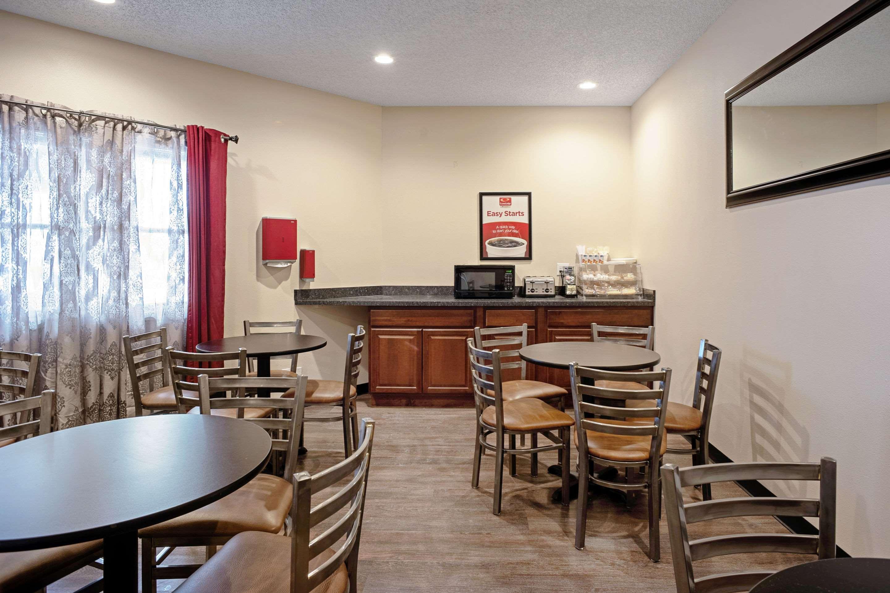 Quality Inn Frontier At Us Hwy 30 Clinton Esterno foto