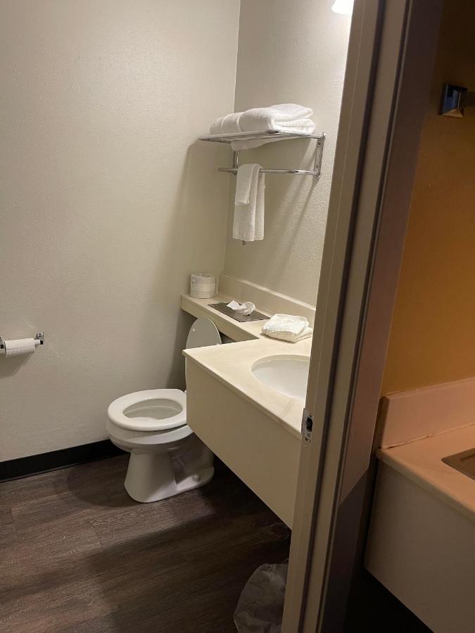 Quality Inn Frontier At Us Hwy 30 Clinton Esterno foto